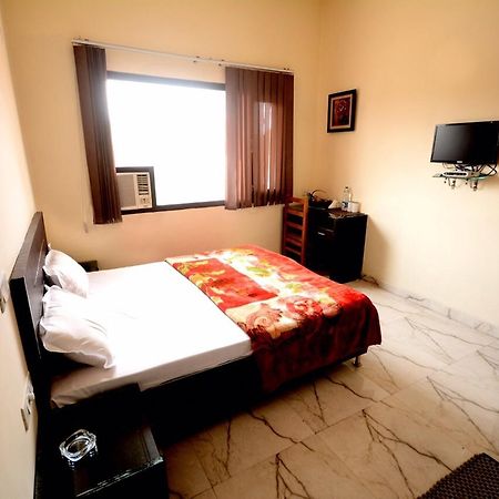 Hotel Mehra Inn Amritsar Exterior foto